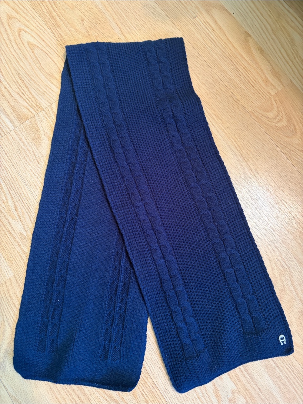 Aigner Navy Blue Cable-Knit Winter Scarf w/Logo Waffle Knit Parallel Cable Twist